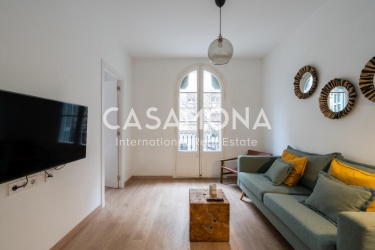 Recently Renovated 2 Bedroom Apartment with Balcony Next to Sagrada Familia