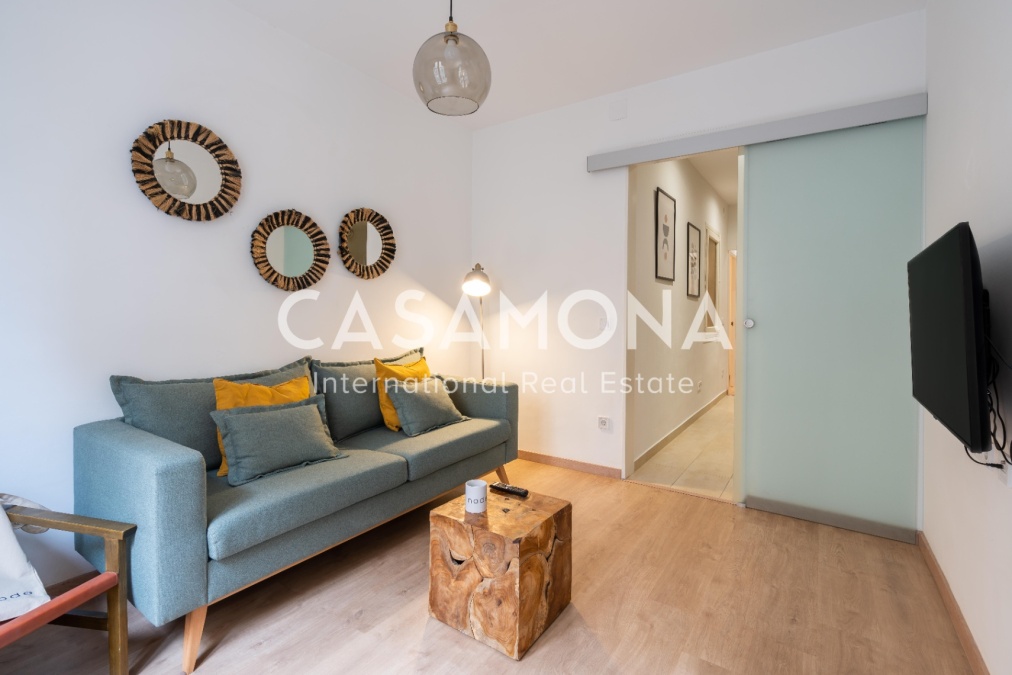 Recently Renovated 2 Bedroom Apartment with Balcony Next to Sagrada Familia