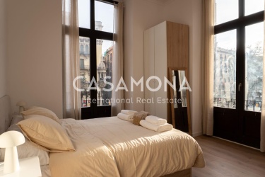 Co-Living Room With Private Bathroom Perfectly Located on La Rambla