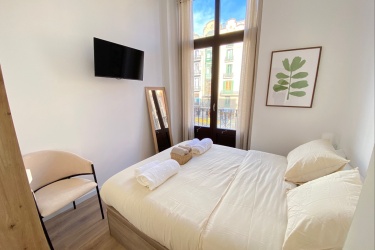 Co-Living Room med eget badrum och balkong perfekt beläget på La Rambla