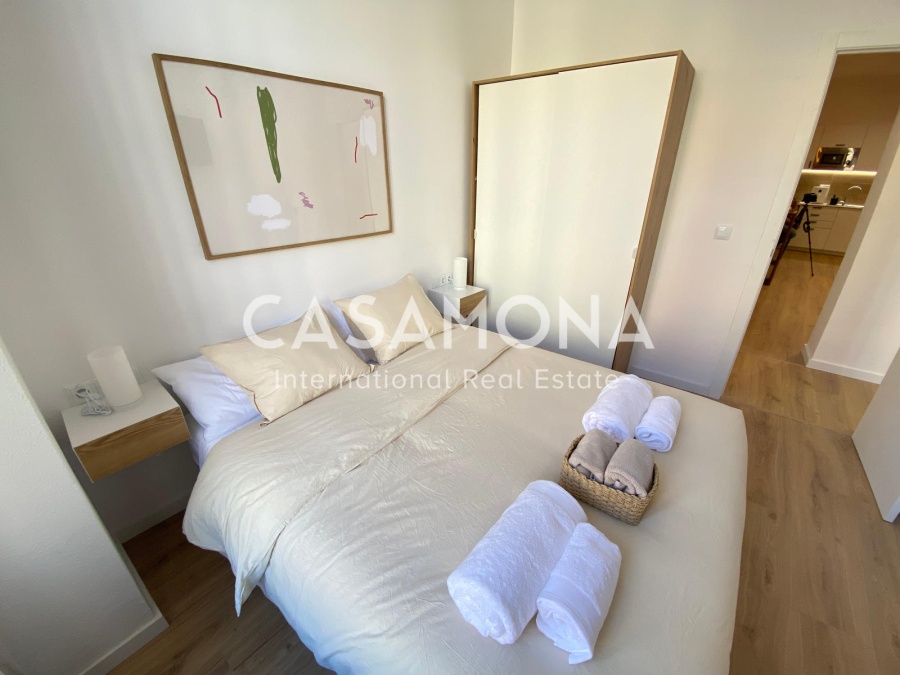 Co-Living Room met eigen badkamer en balkon, perfect gelegen aan La Rambla