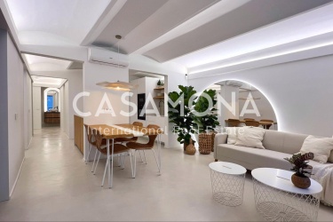 Mediterranean 3 Bedroom Apartment with Private Terrace in Eixample Dreta